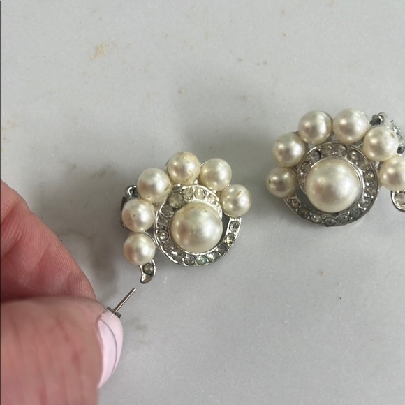 Elegant Pearl and Silver vintage  Earrings - Picture 5 of 7